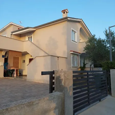 Apartment Ante *